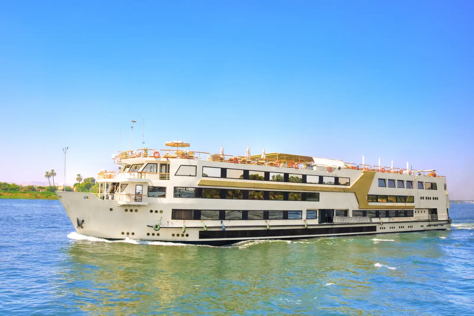 Het zonnedek van een nijlcruiseschip