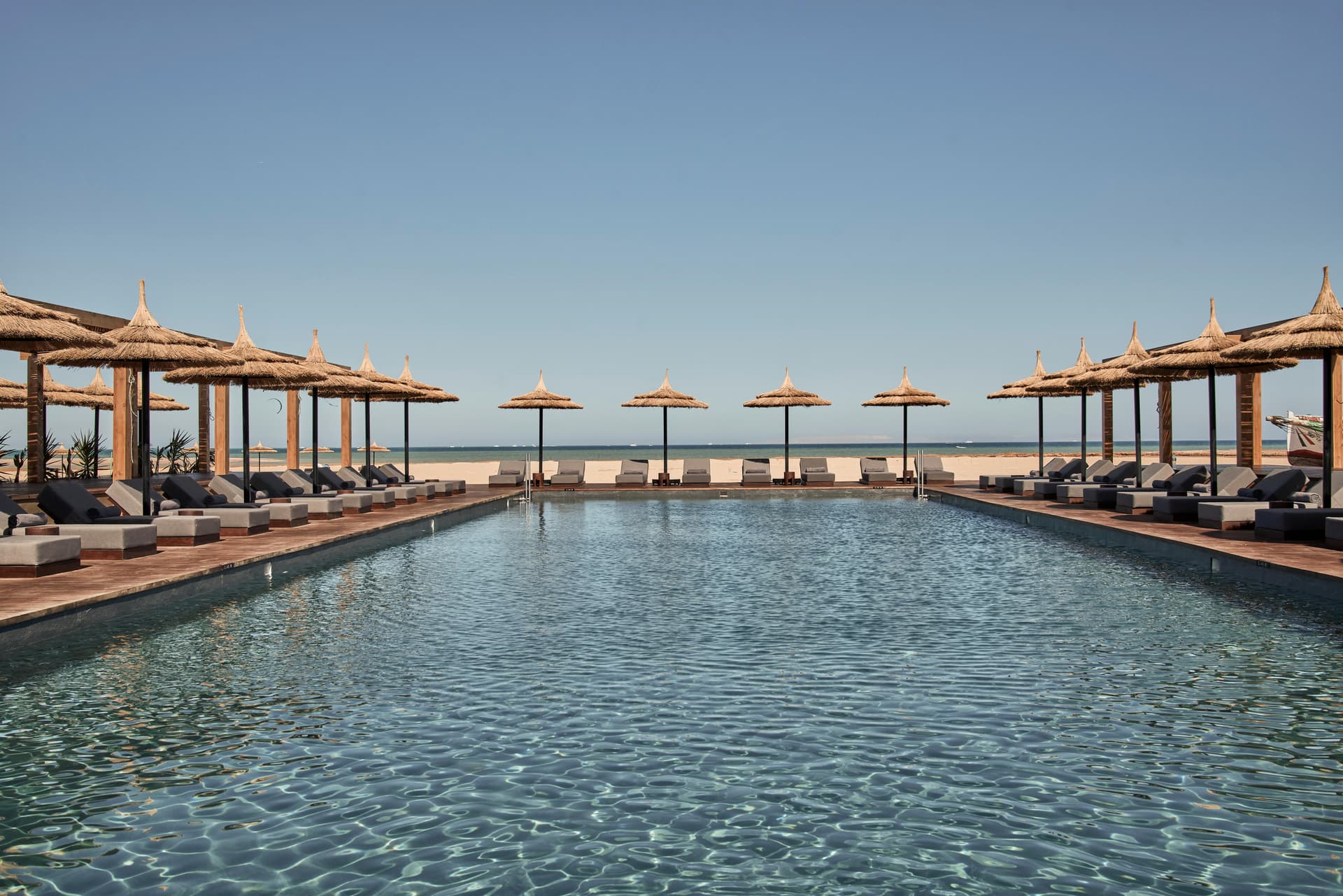 Het zwembad van Casa Cook El Gouna aan de lagune